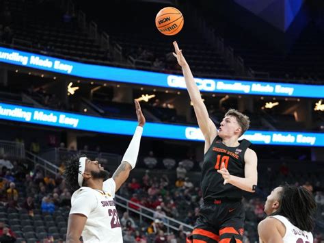Sanders leads Cal Poly against Oregon State after 20-point performance
